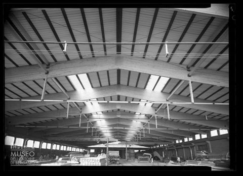 Esterni e interni di uno stabilimento industriale a Edolo