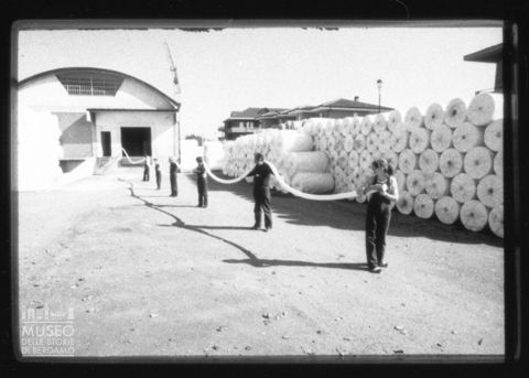 Produzione materiali isolanti nello stabilimento Italkalor