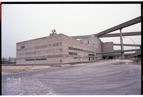 Esterni e interni di stabilimenti industriali