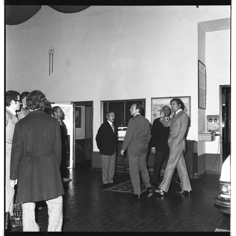 Visita di Lucio Parenzan e Christiaan Barnard al Salone dell'automobile Nava