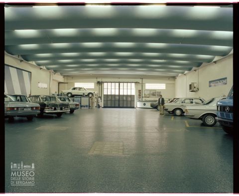Interni del Salone dell'automobile Nava a Bergamo