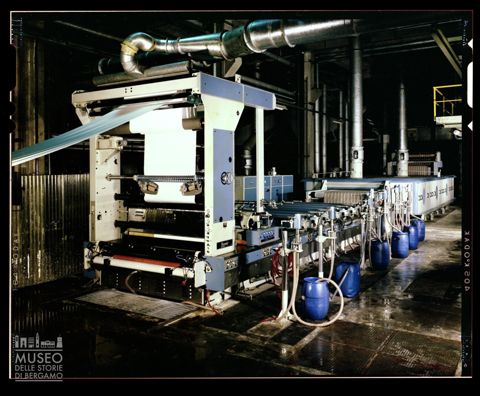 Macchinario per la stampa su tessuto nello stabilimento Reggiani