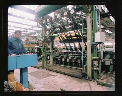 Produzione di bombole nello stabilimento Dalmine a Sabbio