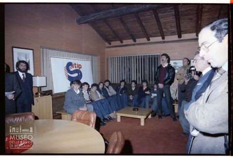 Visita della squadra di pallacanestro G.S. Celana allo stabilimento Sitip di Cene