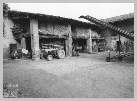 Interno di una cascina bergamasca
