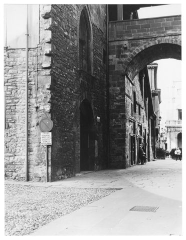 Veduta di scorcio di Palazzo del Podestà