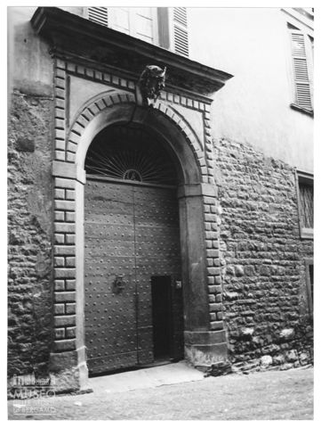 Ingresso di Palazzo Pacchiani Rivola in via Donizetti