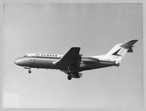 Un Fokker F28 in fase di atterraggio