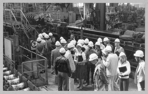 Alcuni partecipanti al congresso del 12-13 giugno 1981 in visita all'industria Dalmine