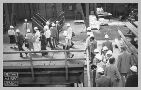 Alcuni partecipanti al congresso del 12-13 giugno 1981 in visita all'industria Dalmine