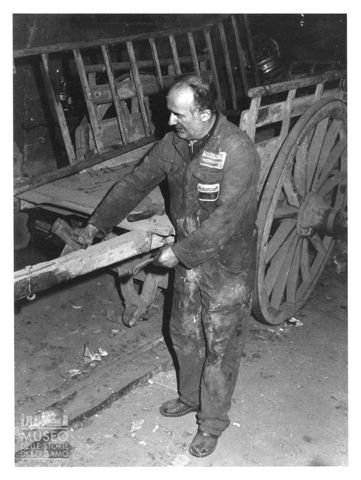 Un carradore al lavoro