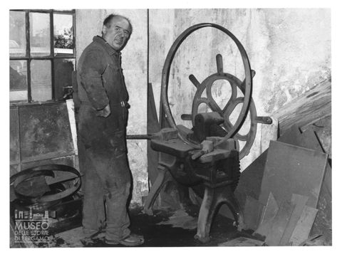 Un carradore al lavoro