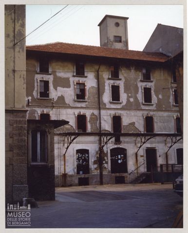 Il piazzale della pesa di un molino a Bergamo