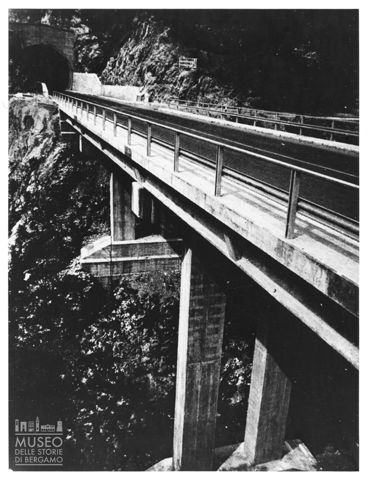Ponte e galleria a Strozza in Valle Imagna