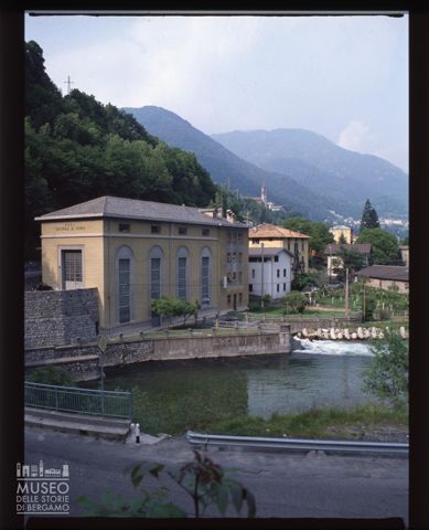 La centrale idroelettrica di Lenna
