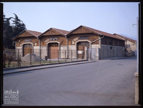 Veduta di un capannone industriale in via Serassi a Bergamo