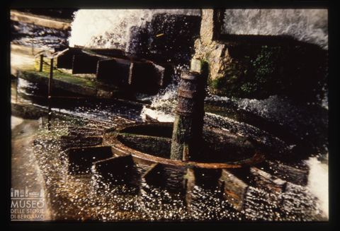 Ruote di mulino ad acqua