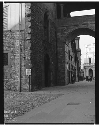 Veduta di scorcio di Palazzo del Podestà