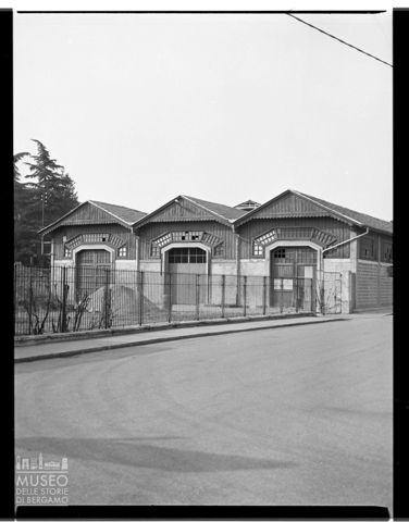 Veduta di un capannone industriale in via Serassi a Bergamo