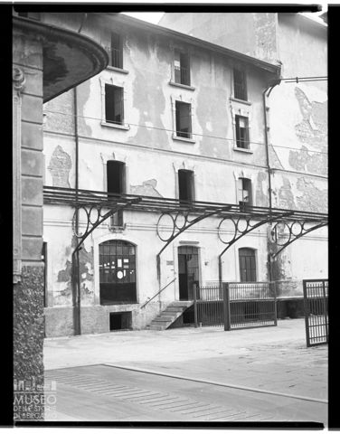 L'entrata delle sale di macinazione di un molino a Bergamo
