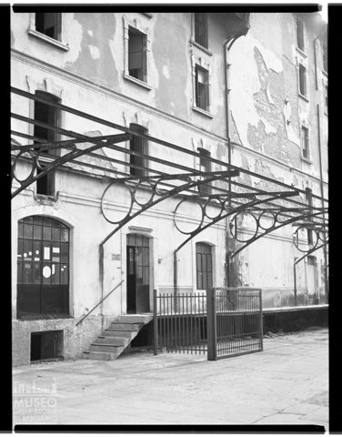 L'entrata delle sale di macinazione di un molino a Bergamo