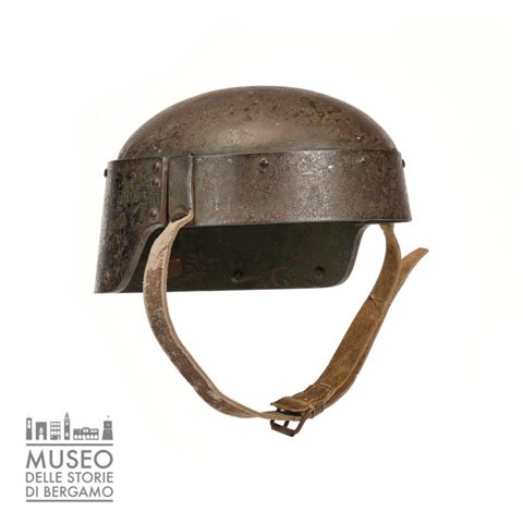 Elmetto Farina in dotazione alle Compagnie della morte del Regio esercito italiano
