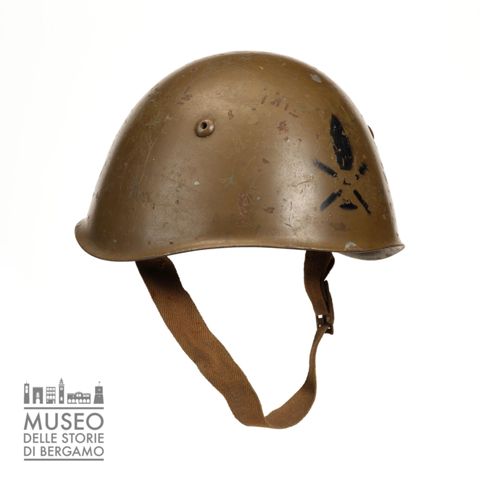 Elmetto modello 1933 dell'Esercito italiano
