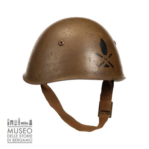 Elmetto modello 1933 dell'Esercito italiano