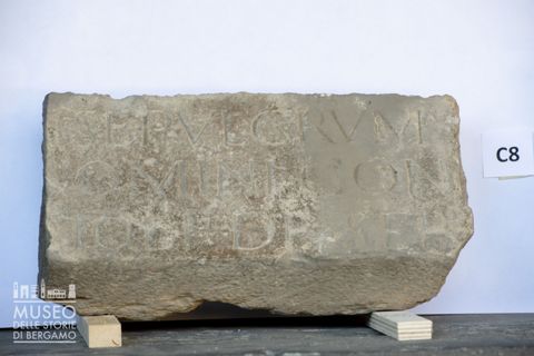 Epigrafe di monumento funerario
