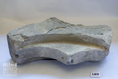 Frammento di finestra trilobata