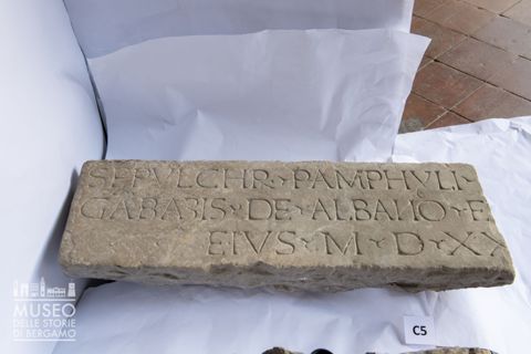 Epigrafe di monumento funerario