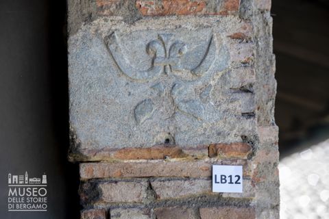 Decorazione a motivi fitomorfi