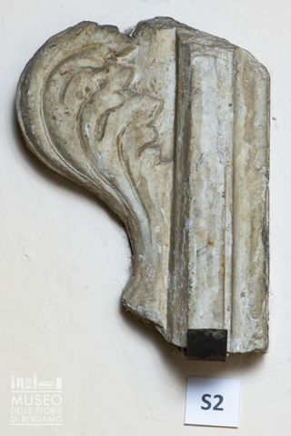 Frammento di stipite di porta