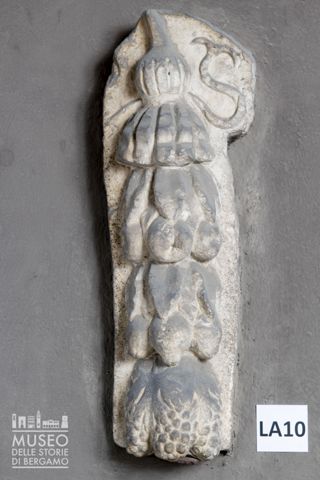 Festone con motivi vegetali