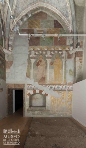 Stemma della famiglia Bonghi fra motivi decorativi a finti marmi policromi; San Pietro e San Giovanni Battista; motivo a velarium