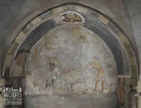 Angelo con vaso di unguenti entro clipeo; figura di Santo