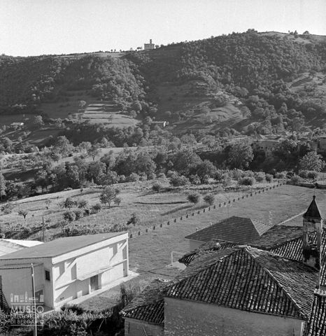 Collina e chiesa