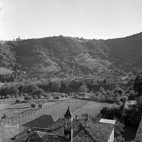 Abitazioni e collina
