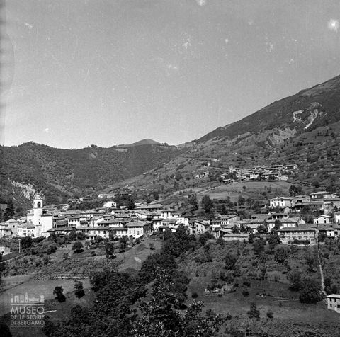 Centro abitato di Adrara San Martino