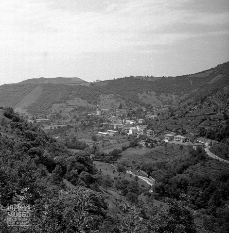 Centro abitato e colline