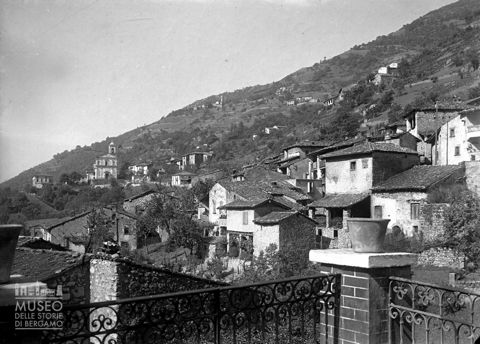 Veduta di Adrara S. Rocco da terrazza