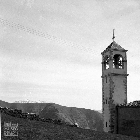 Campanile e monti