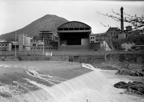 Cementificio e fiume Serio