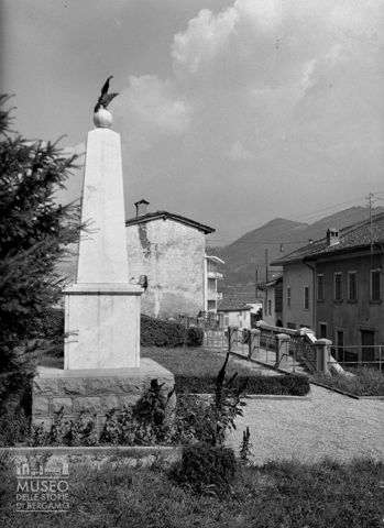 Monumento ai caduti di Comenduno