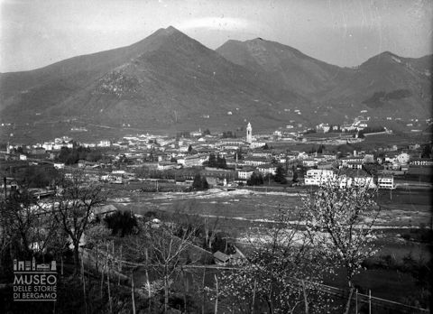 Panorama tra gli alberi [2]