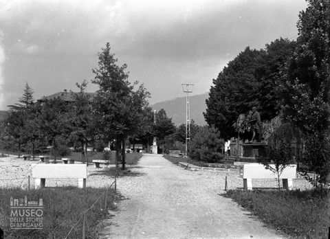 Parco con monumento a Moroni