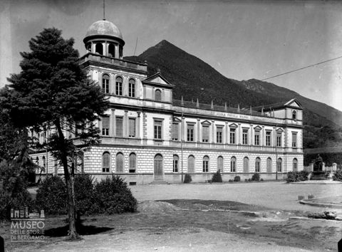 Scuole Fratelli Bulandi e cortile