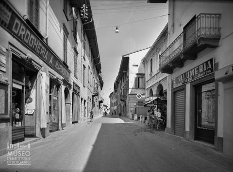 Via e negozi