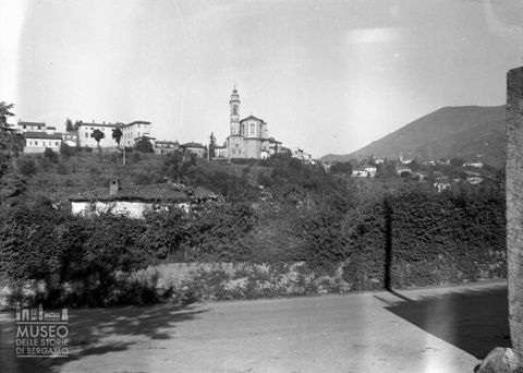Almenno S. Bartolomeo, chiesa e abitazioni