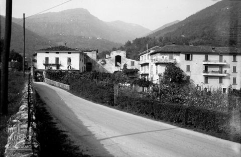 Busa di Nese, strada e abitazioni